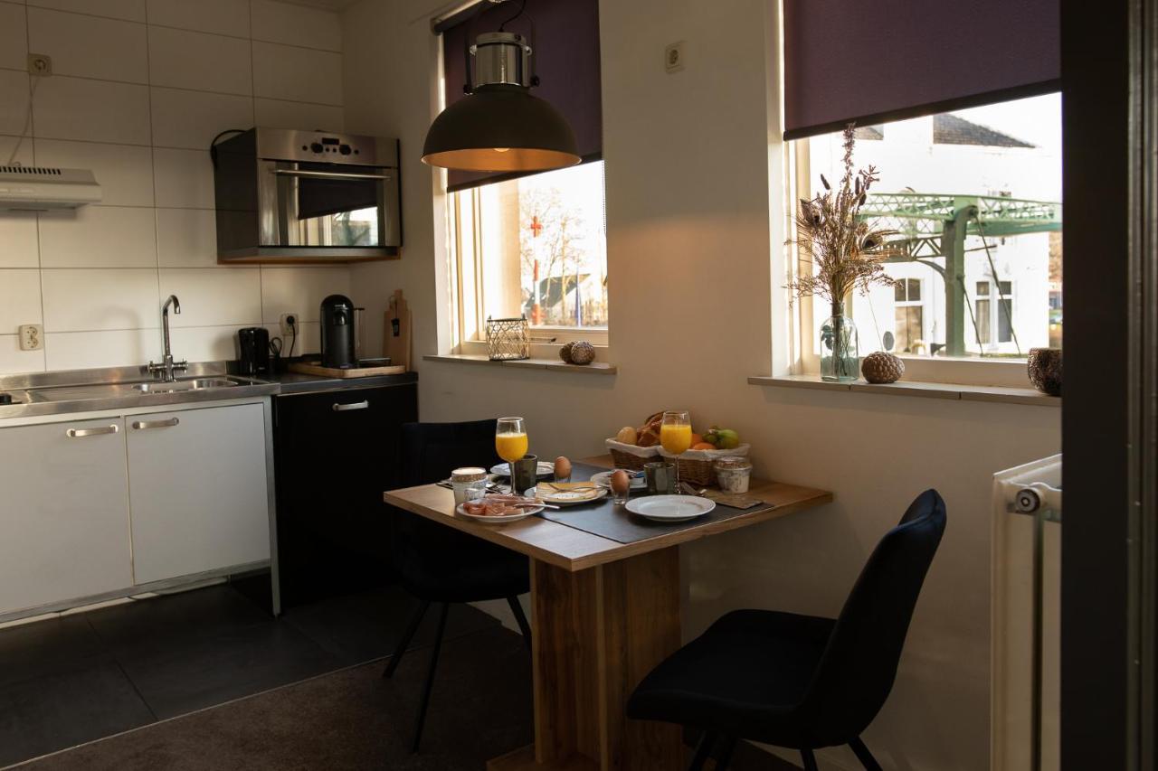 Yep! Slapen Bij De Sluis Bed & Breakfast Blokzijl Exterior photo